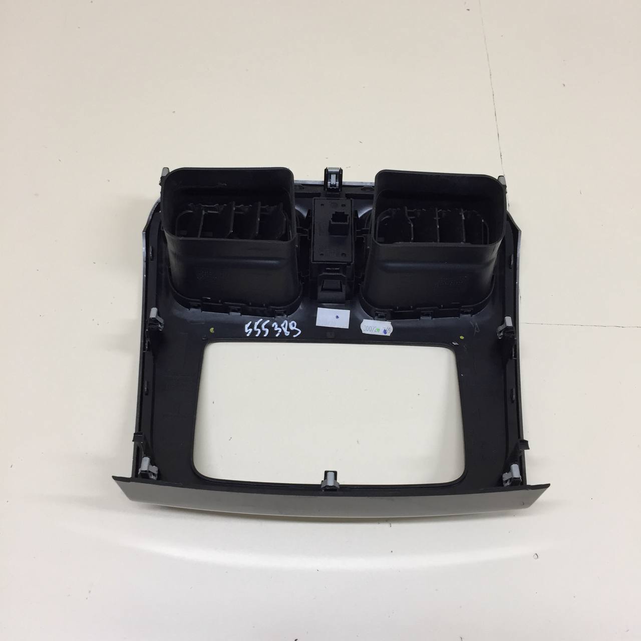 Дефлектор воздушный Renault Sandero Stepway (5S) 2014-2022 Дефлектор воздушный Renault Sandero Stepway (5S) 2014-2022