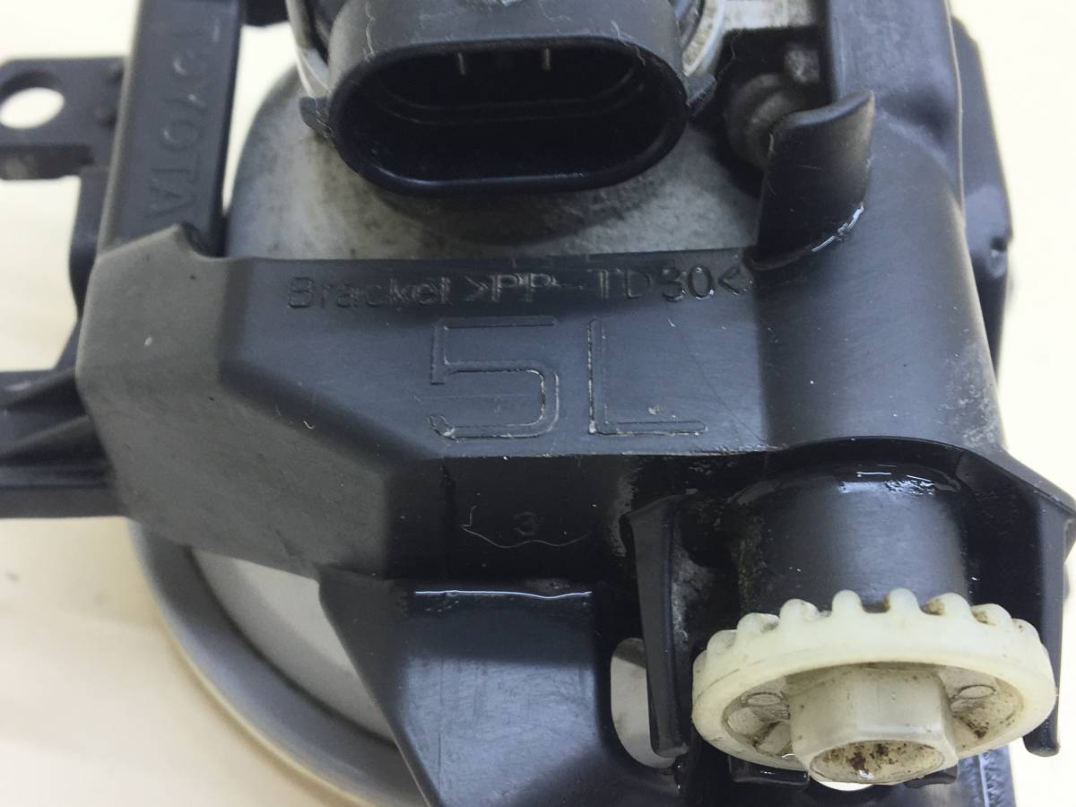 Фара противотуманная левая Toyota Rav 4 (XA40) 2013-2019