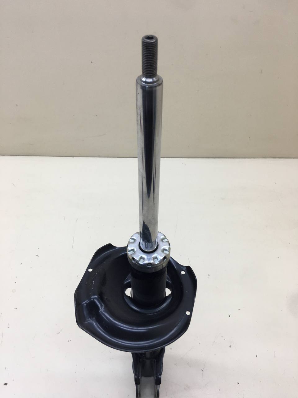 Амортизатор задний правый Subaru Forester (SG/S11) 2002-2008 Амортизатор задний правый Subaru Forester (SG/S11) 2002-2008