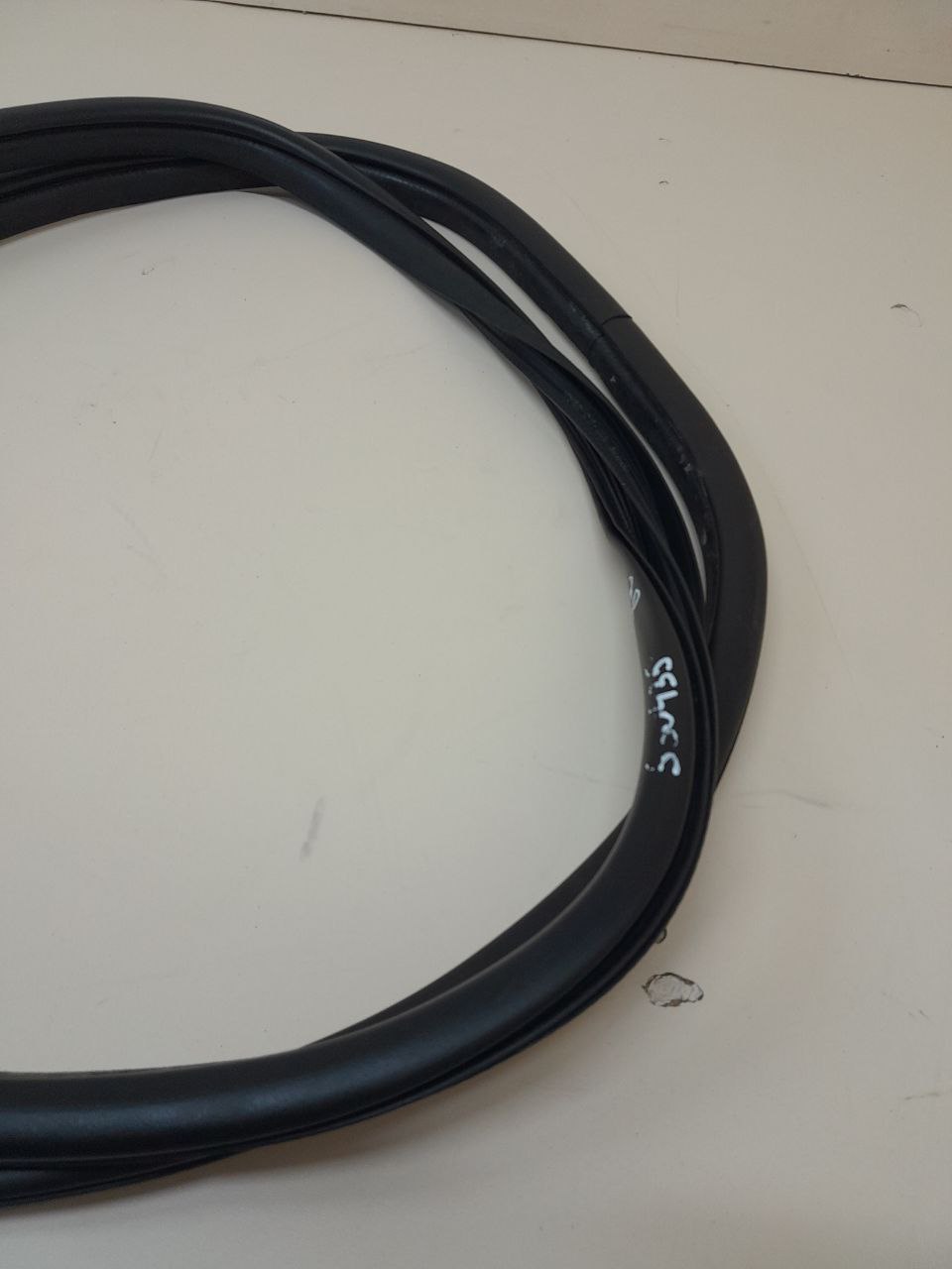 Уплотнитель проема двери задней правой Mitsubishi Outlander (GF) 2012>