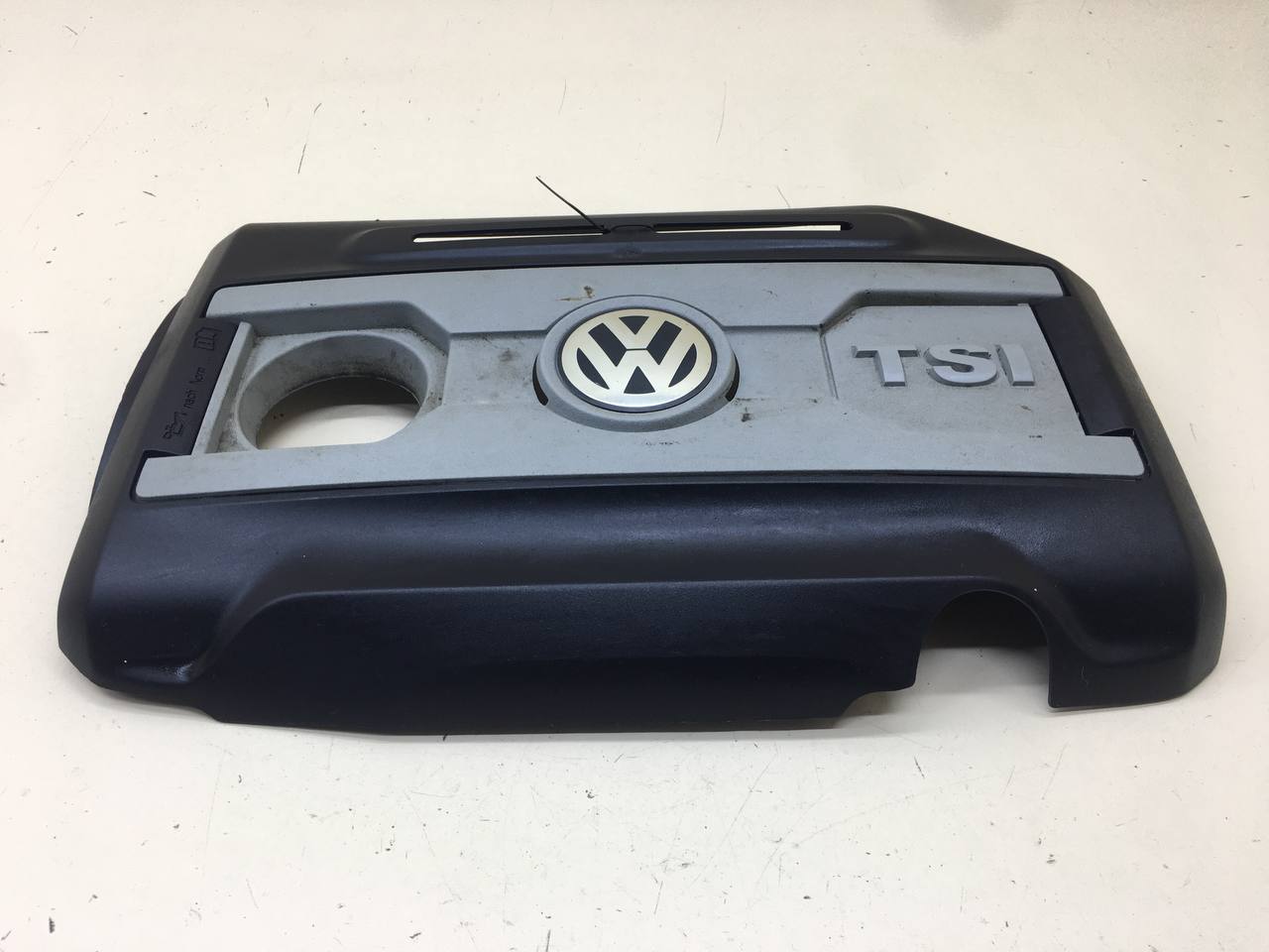Крышка двигателя декоративная Volkswagen Passat CC 2008-2017 Крышка двигателя декоративная Volkswagen Passat CC 2008-2017