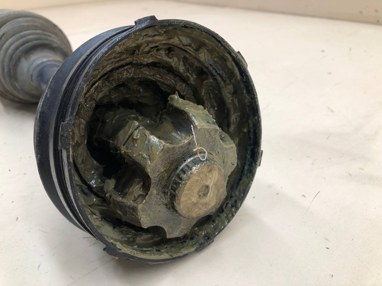 Полуось передняя Toyota Land Cruiser (J200) 2007-2015 Полуось передняя Toyota Land Cruiser (J200) 2007-2015