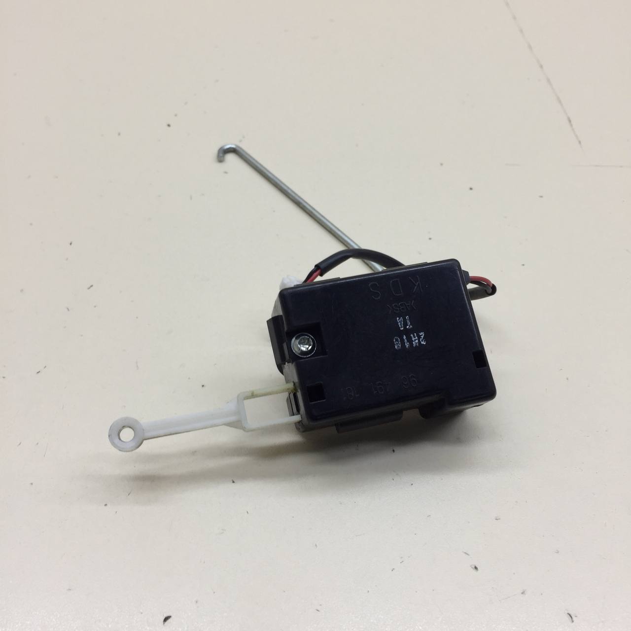 Активатор замка багажника Chevrolet Captiva (C140) 2011-2016 Активатор замка багажника Chevrolet Captiva (C140) 2011-2016