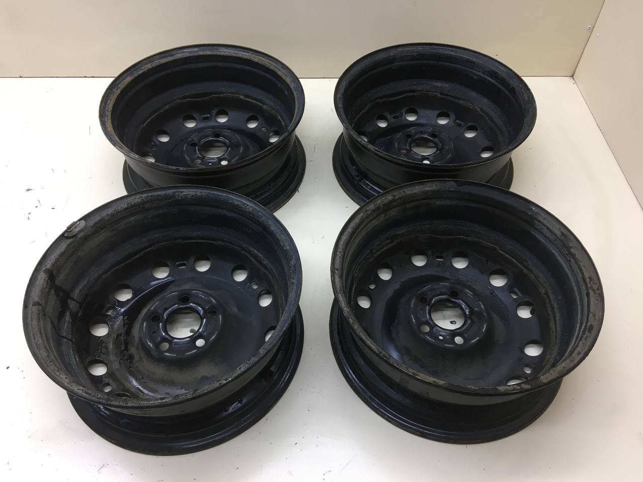 Диски к-кт R15 Штампованные