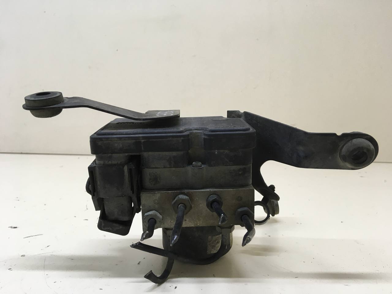 Блок ABS (насос) Ford Fusion (JU) 2002-2012 Блок ABS (насос) Ford Fusion (JU) 2002-2012