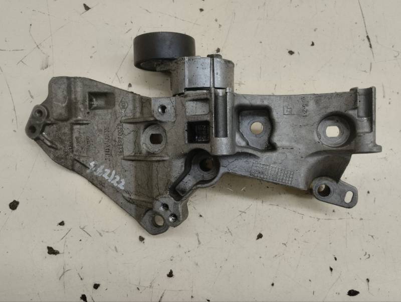 Кронштейн генератора Renault Duster (HSA, HSM) 2012> Кронштейн генератора Renault Duster (HSA, HSM) 2012>