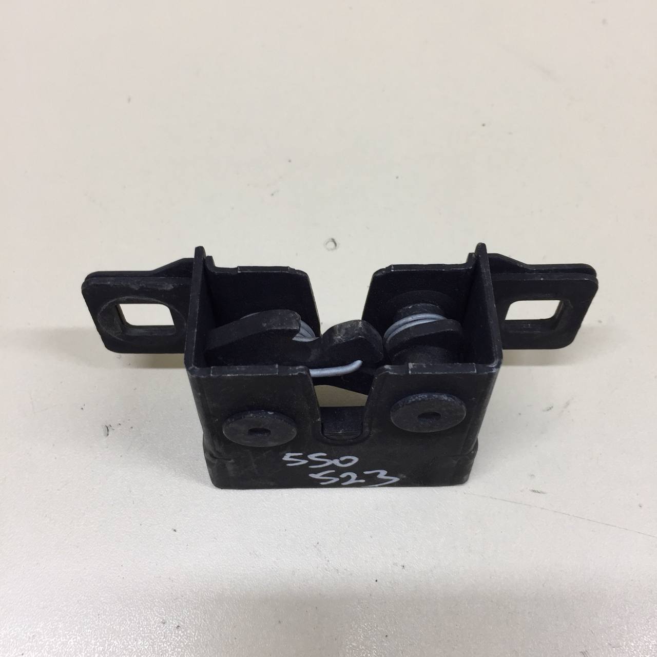 Замок капота Jaguar XE (760) 2014-2021 Замок капота Jaguar XE (760) 2014-2021
