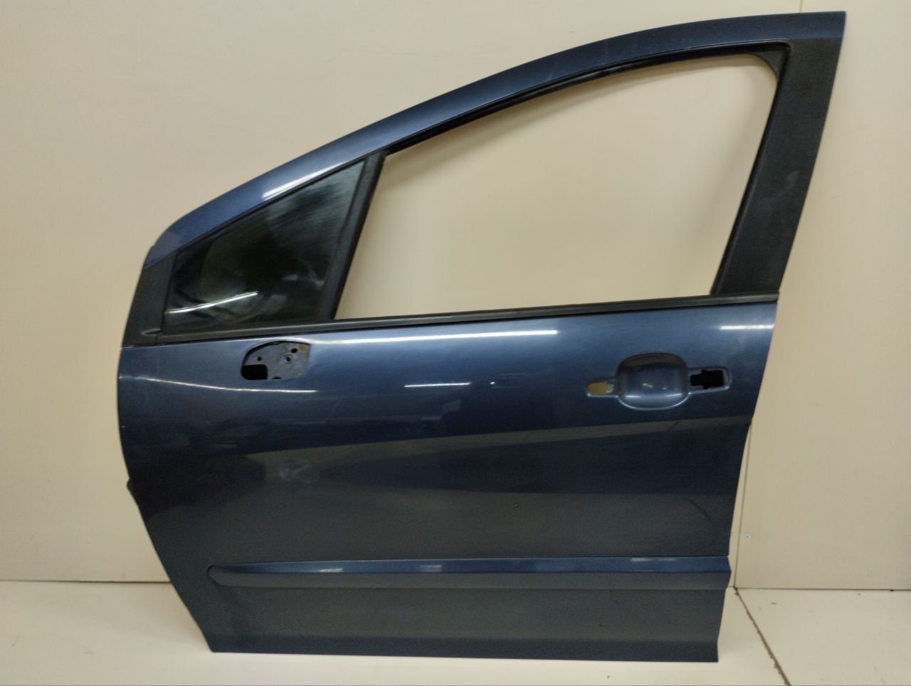 Дверь передняя левая Peugeot 308 2007>