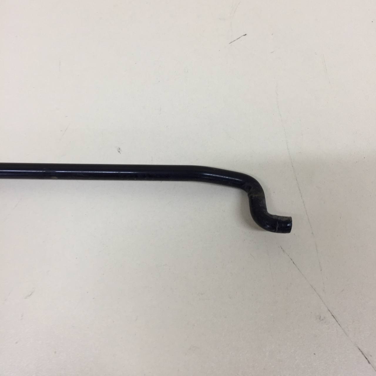 Держатель капота Mazda Mazda 3 (BM) 2013-2016 Держатель капота Mazda Mazda 3 (BM) 2013-2016