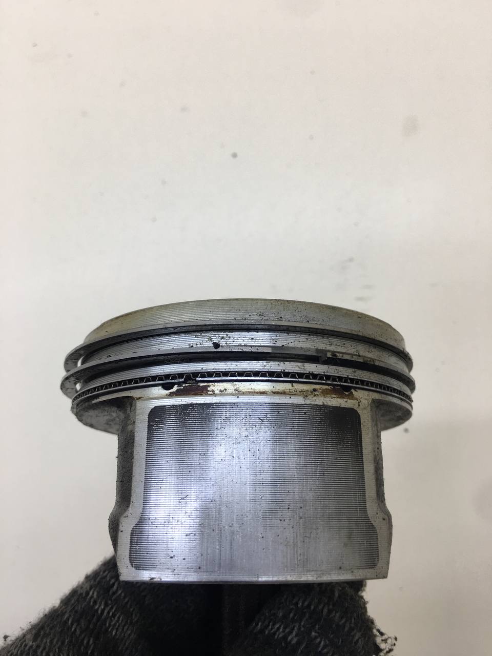 Поршень с шатуном Skoda Octavia (A5 1Z-) 2004-2013 Поршень с шатуном Skoda Octavia (A5 1Z-) 2004-2013