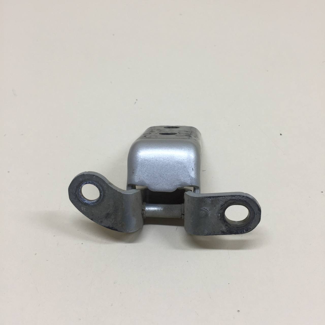 Петля двери задней правой нижняя Toyota Auris (E150) 2006-2012 Петля двери задней правой нижняя Toyota Auris (E150) 2006-2012