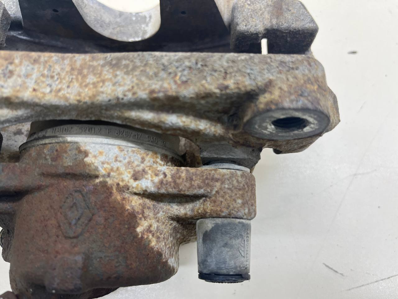 Суппорт передний правый Nissan Terrano (D10) 2014>