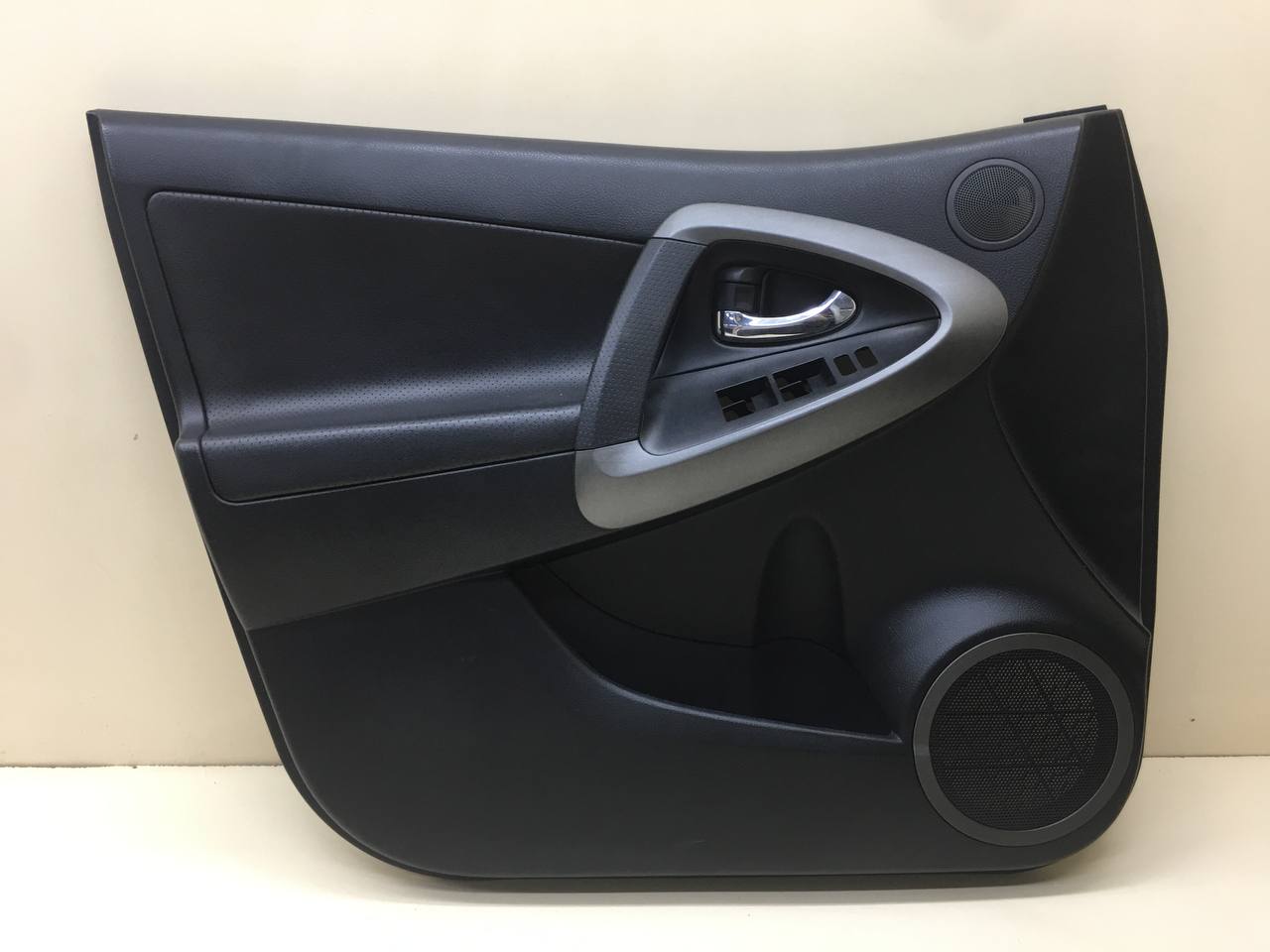 Обшивка двери передней левой Toyota Rav 4 (A30) 2006-2013