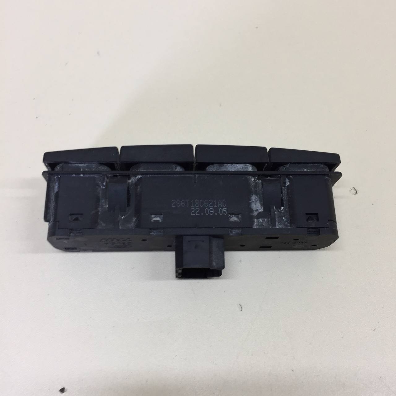 Кнопка обогрева заднего стекла Ford Fusion (JU) 2002-2012 Кнопка обогрева заднего стекла Ford Fusion (JU) 2002-2012