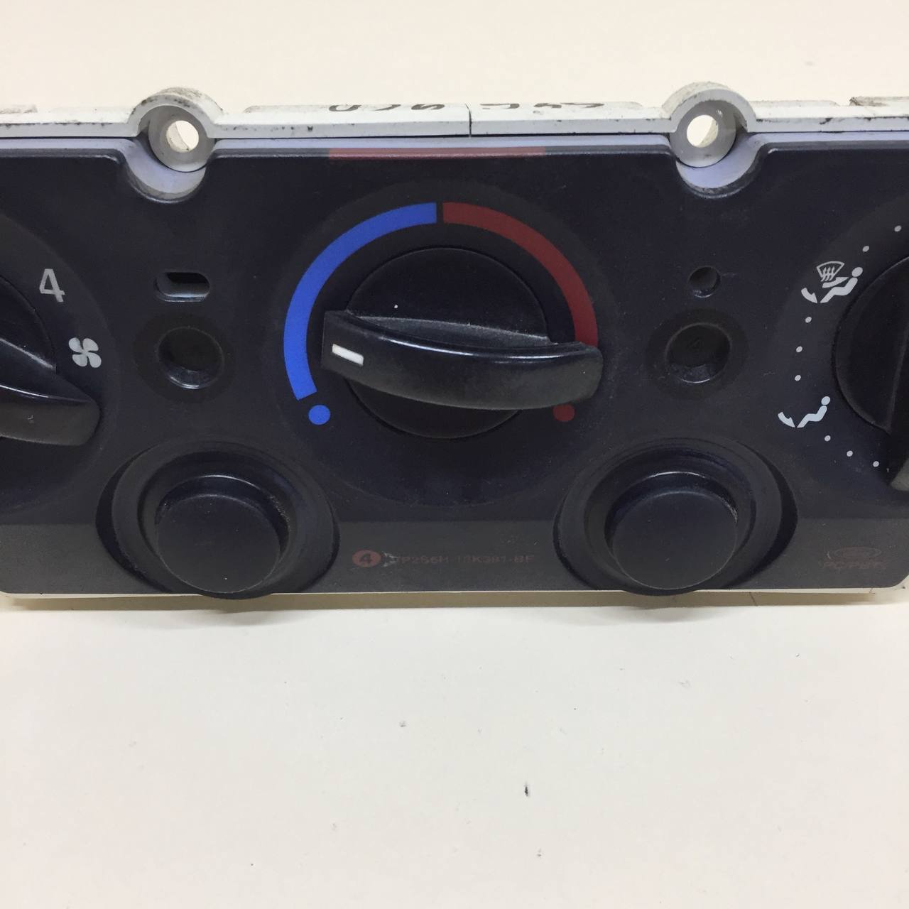 Блок управления отопителем Ford Fusion (JU) 2002-2012 Блок управления отопителем Ford Fusion (JU) 2002-2012