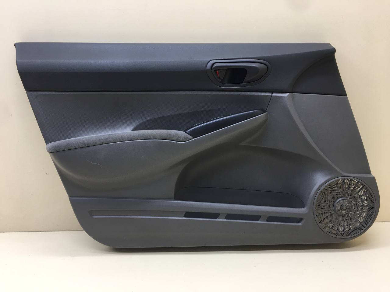 Обшивка двери передней левой Honda Civic 4D 2006-2012