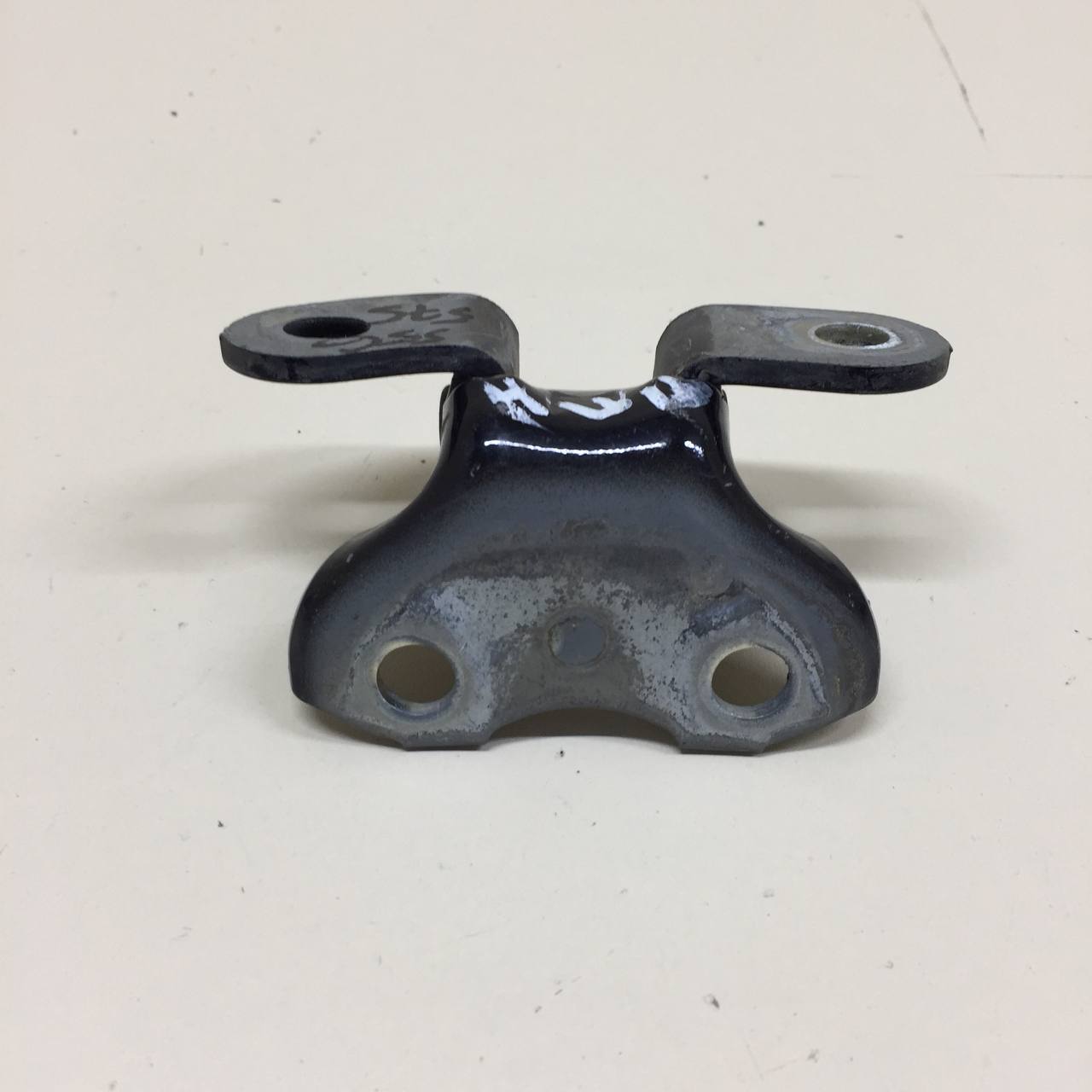 Петля двери передней правой нижняя Toyota Land Cruiser Prado (J150) 2009-2022 Петля двери передней правой нижняя Toyota Land Cruiser Prado (J150) 2009-2022