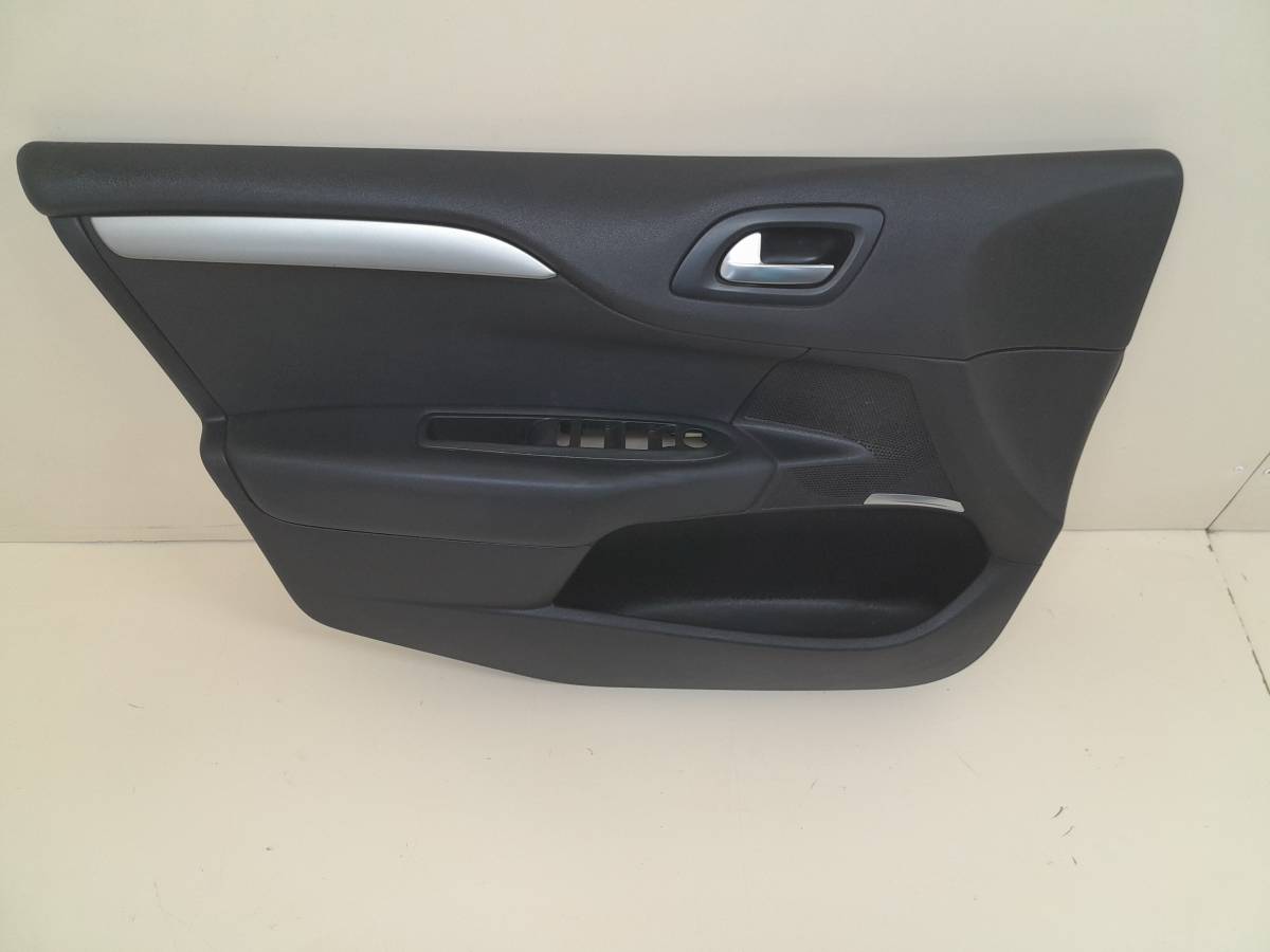 Обшивка двери передней левой Citroen C4 2011>
