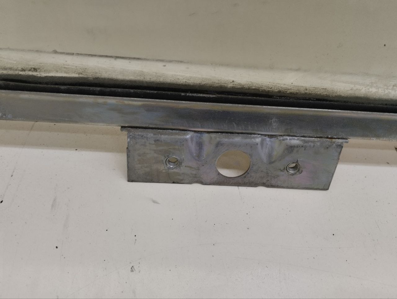 Стекло двери задней левой Chevrolet Niva 2002-2009