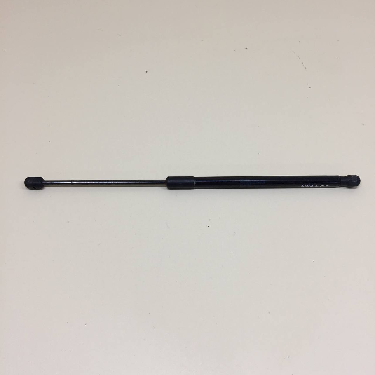 Амортизатор двери багажника Skoda Rapid 2012-2020