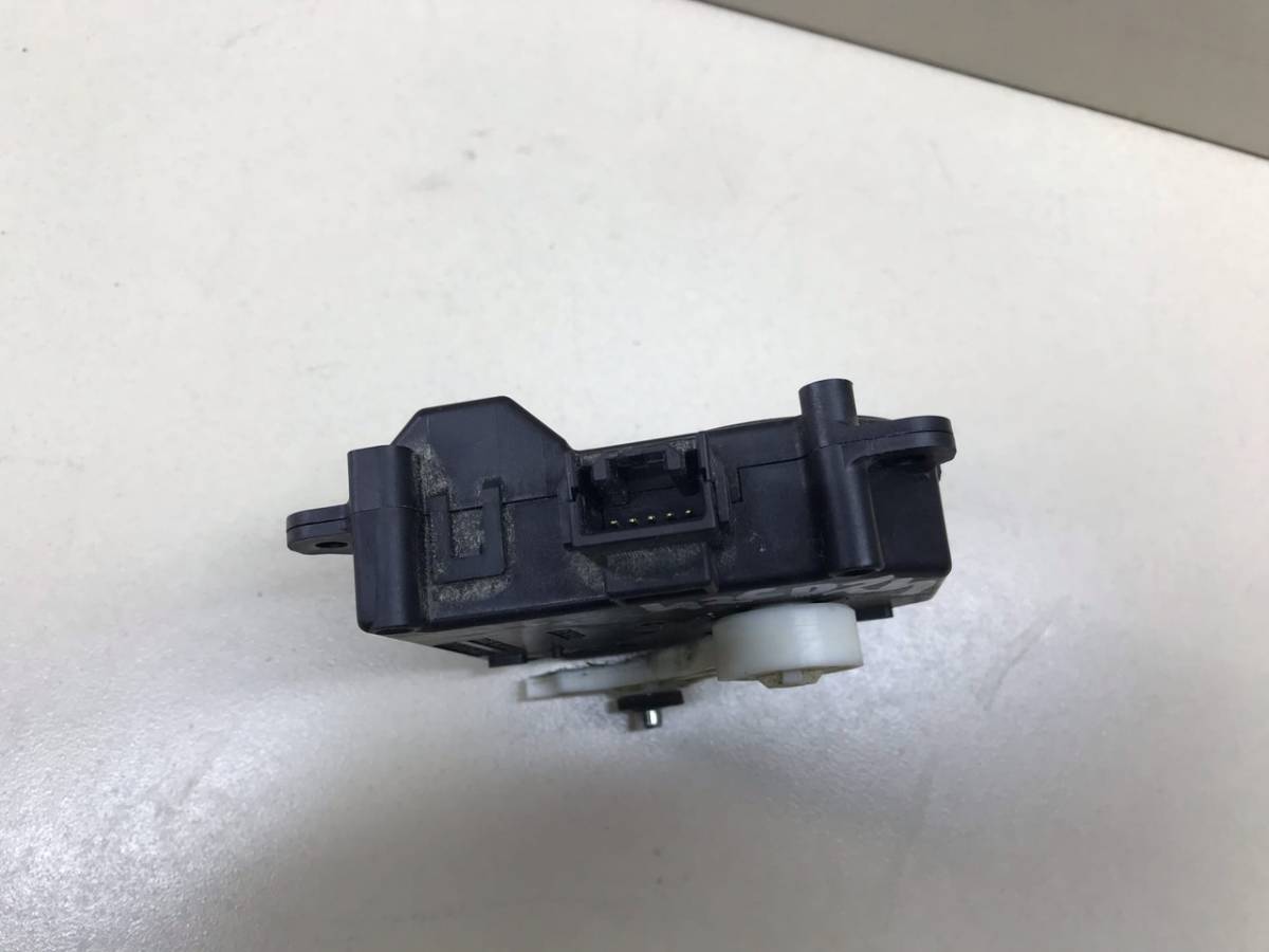 Моторчик заслонки печки Toyota Camry (V40) 2006-2011 Моторчик заслонки печки Toyota Camry (V40) 2006-2011