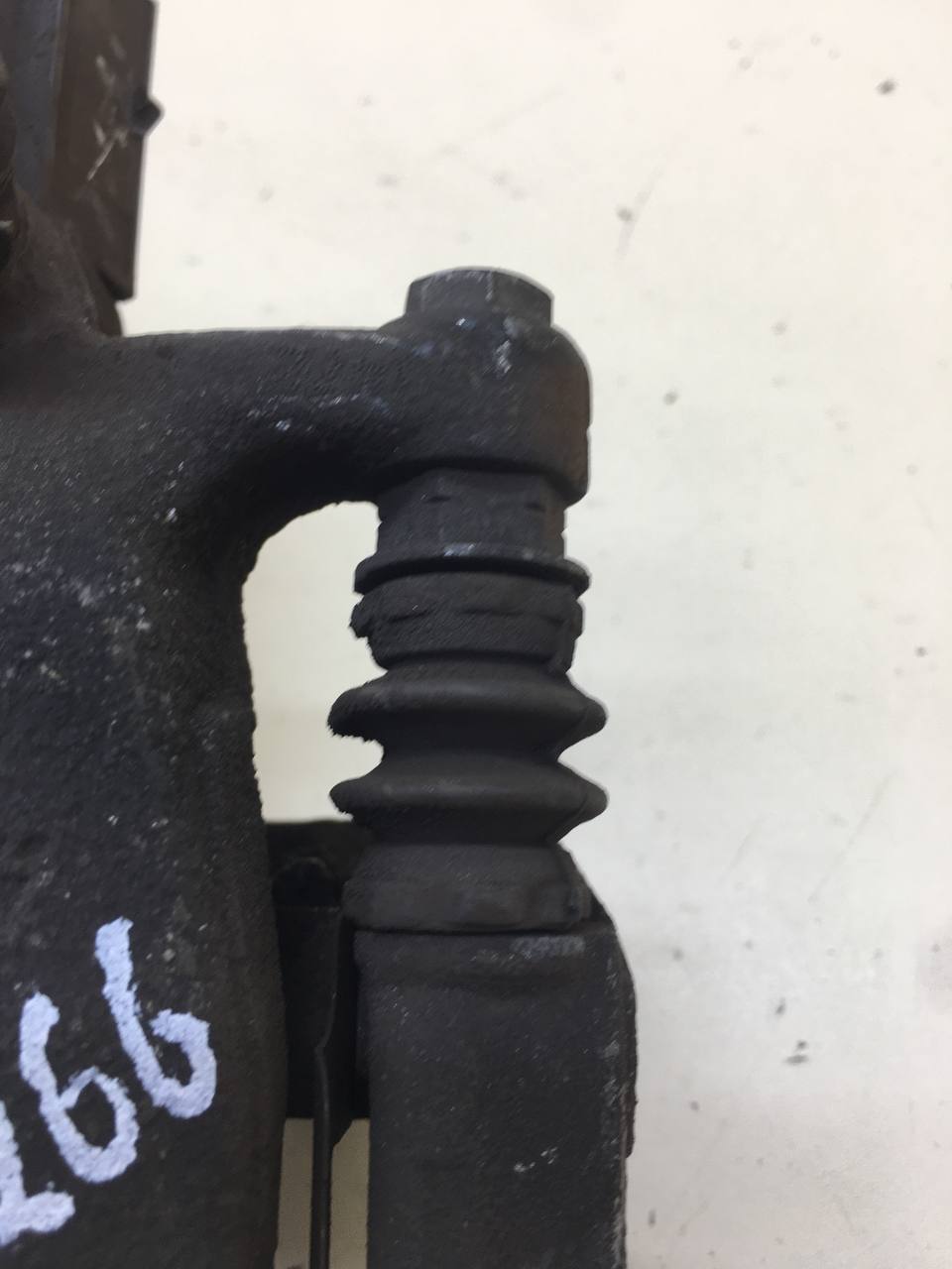 Суппорт задний левый Volvo XC60 2008-2017