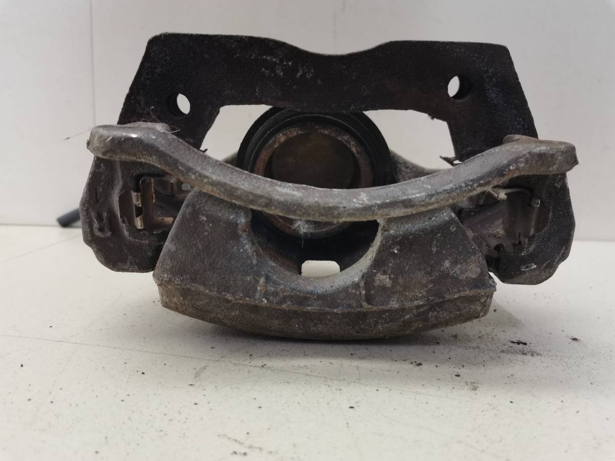 Суппорт передний правый Toyota Altezza (XE10) 1998-2005 Суппорт передний правый Toyota Altezza (XE10) 1998-2005