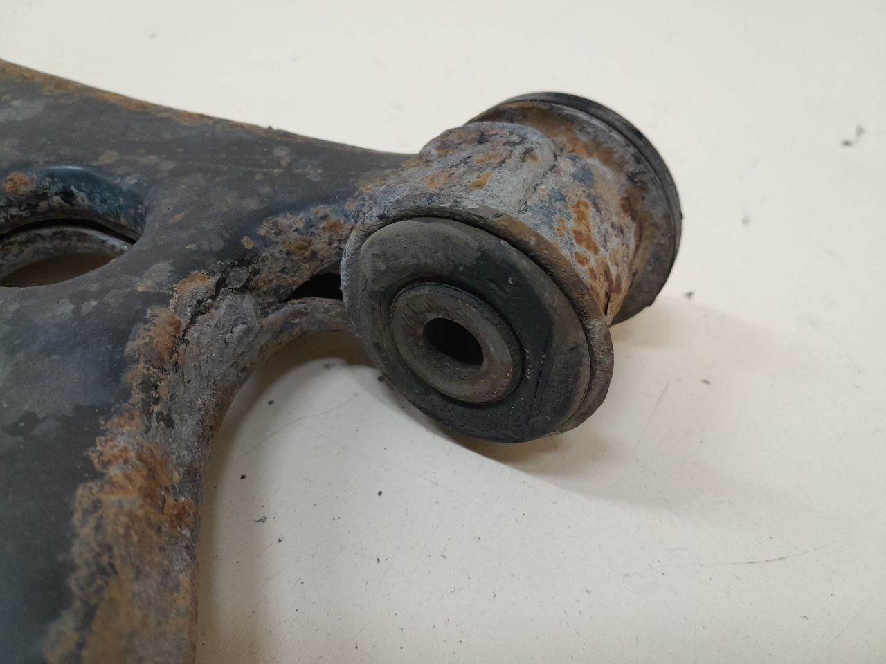 Рычаг передний левый Ford Fusion (JU) 2002-2012