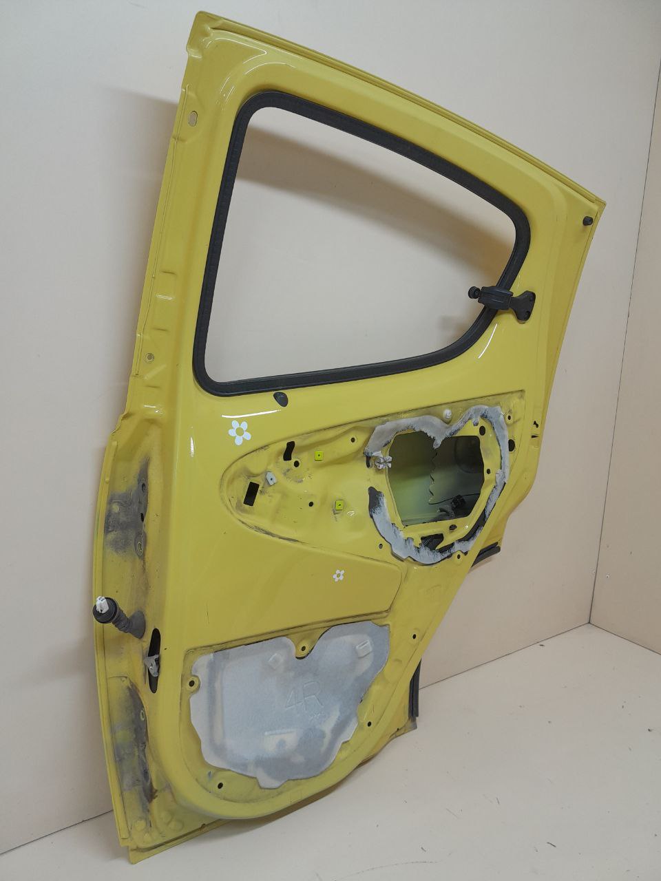 Дверь задняя правая Peugeot 107 2006-2014 Дверь задняя правая Peugeot 107 2006-2014
