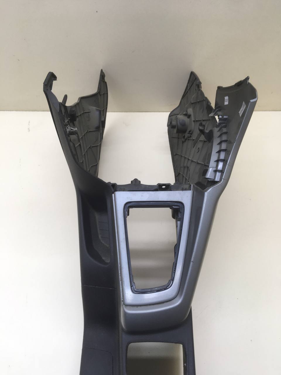 Консоль центральная Ford Focus 3 2011>