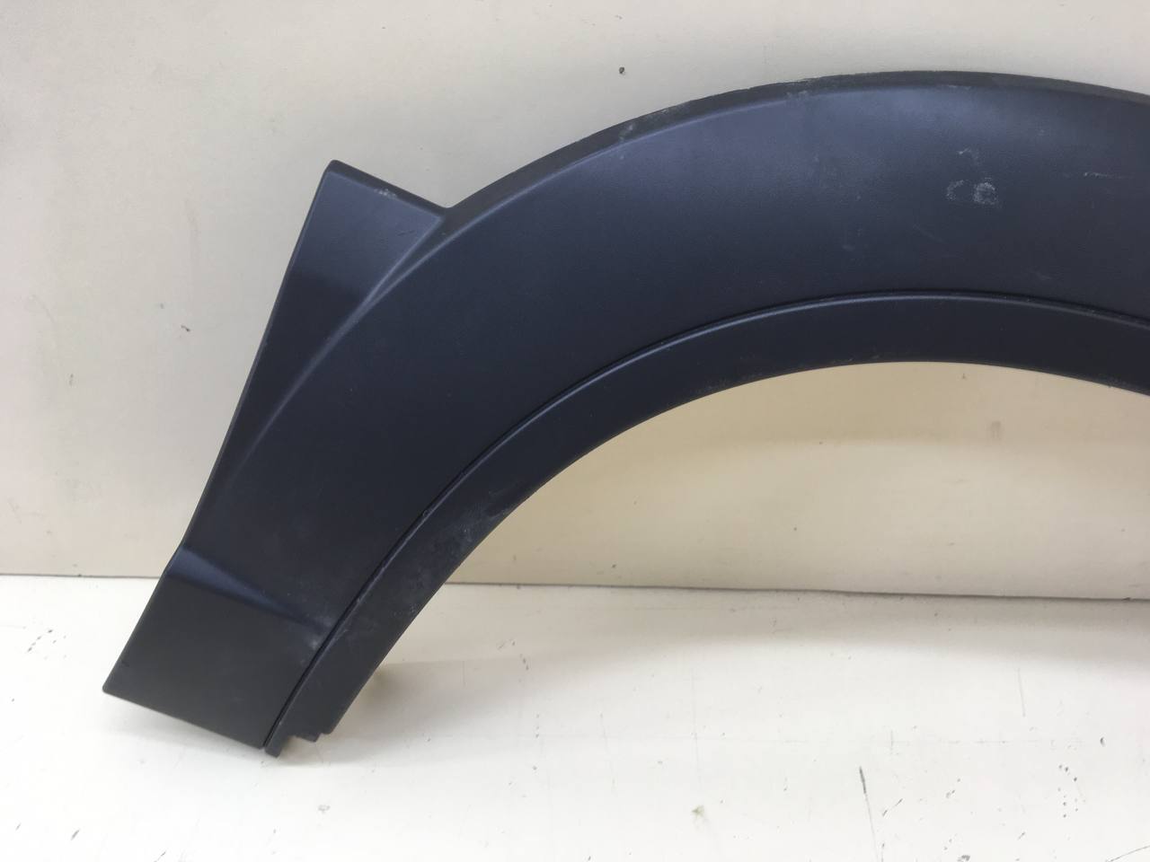 Накладка переднего крыла правого Chevrolet Niva 2009-2020