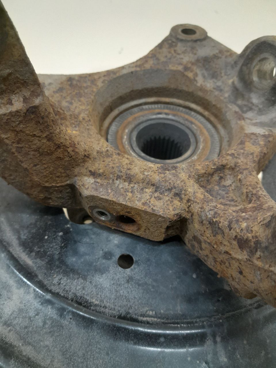 Кулак поворотный передний левый Nissan Terrano (D10) 2014>