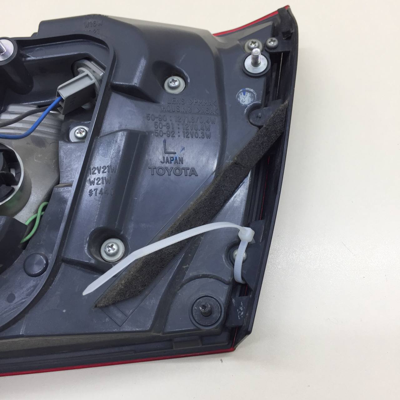 Фонарь задний внутренний левый Lexus LS460 (XF40) 2006-2017