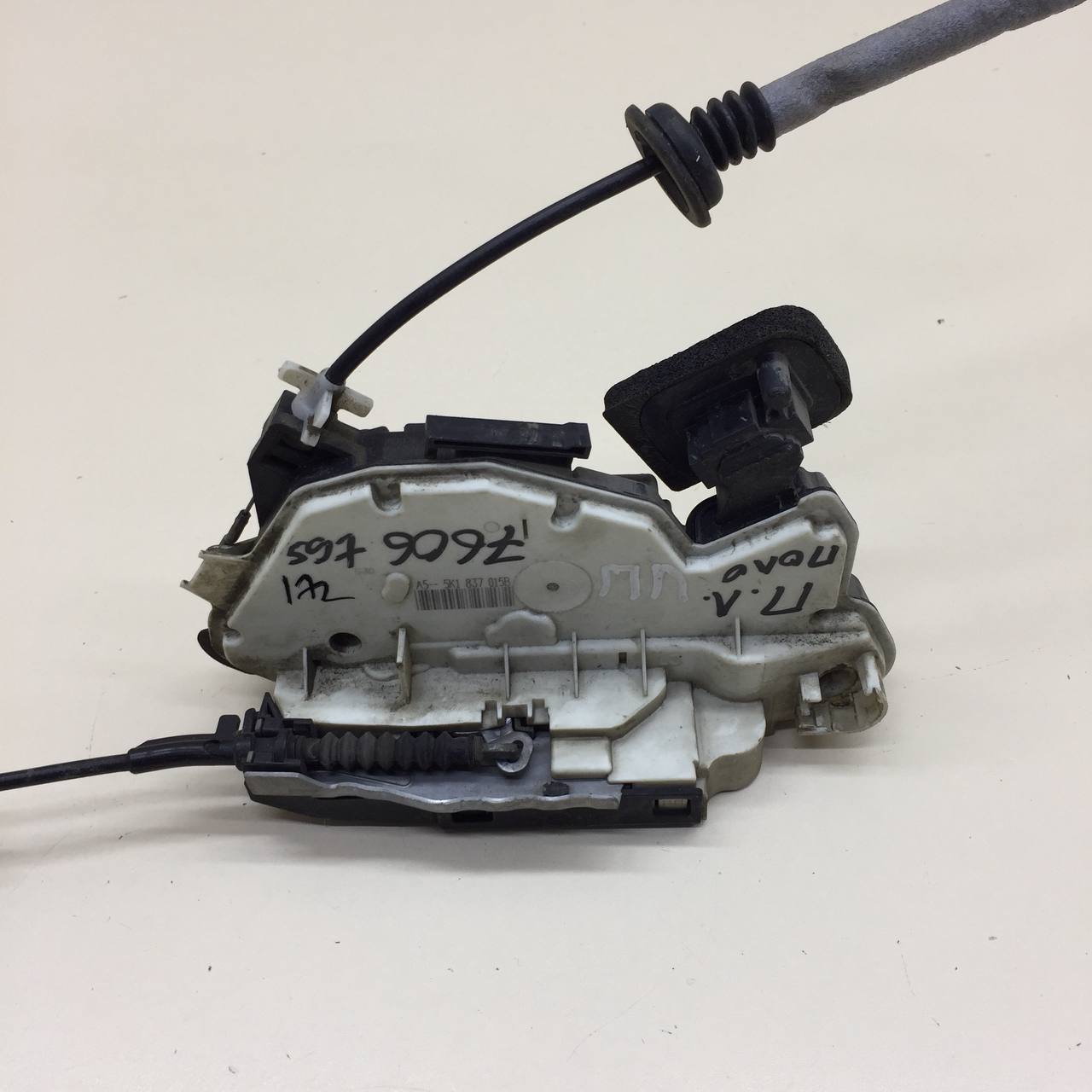 Замок двери передней левой Volkswagen Polo (MK5) 2011-2020