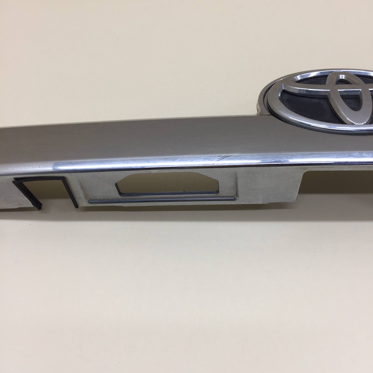 Накладка крышки багажника Toyota Camry (V50) 2011-2017