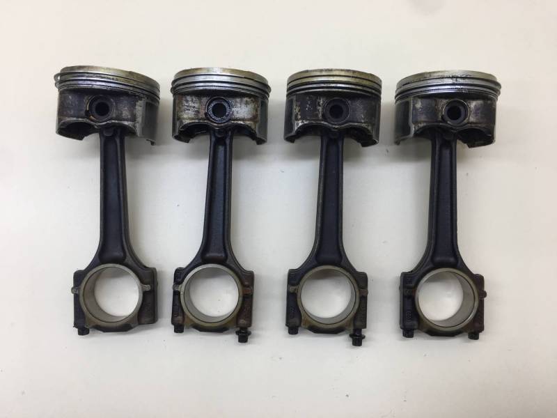 Поршень с шатуном Skoda Octavia (A5 1Z-) 2004-2013 Поршень с шатуном Skoda Octavia (A5 1Z-) 2004-2013