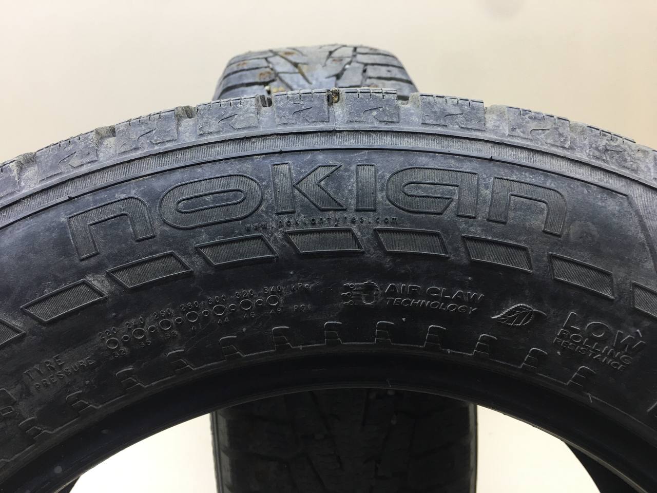 Шины R17 Зимние шипованные Nokian Hakkapelita 7 suv. 