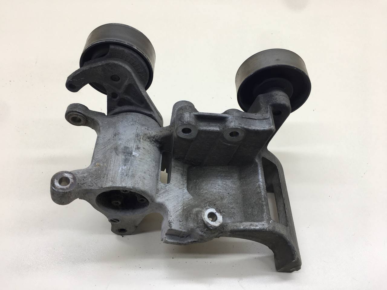 Кронштейн кондиционера Toyota Land Cruiser Prado (J120) 2002-2009