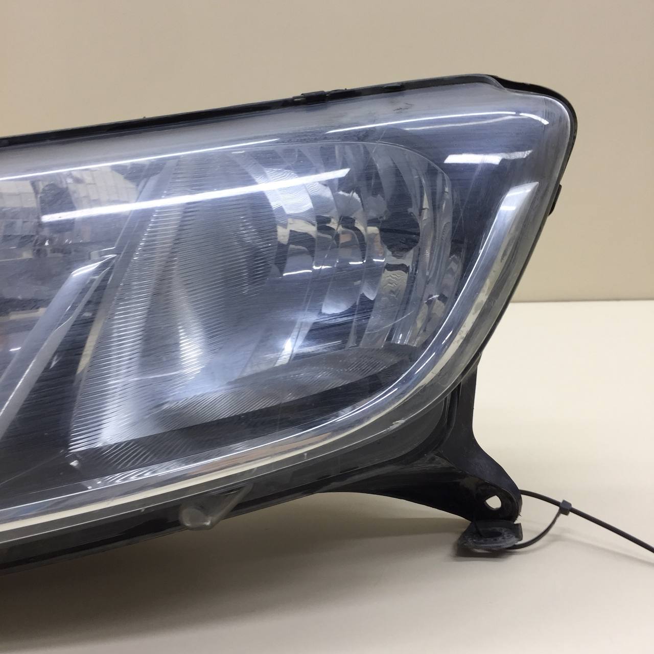 Фара левая Lada Largus 2012>