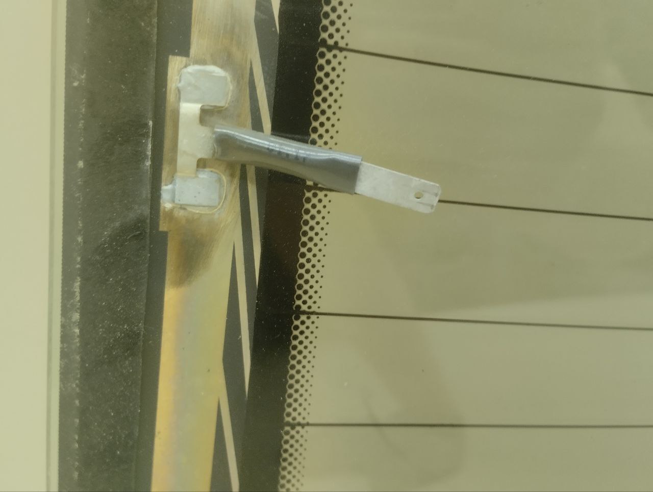 Стекло заднее Lada Granta 2011>