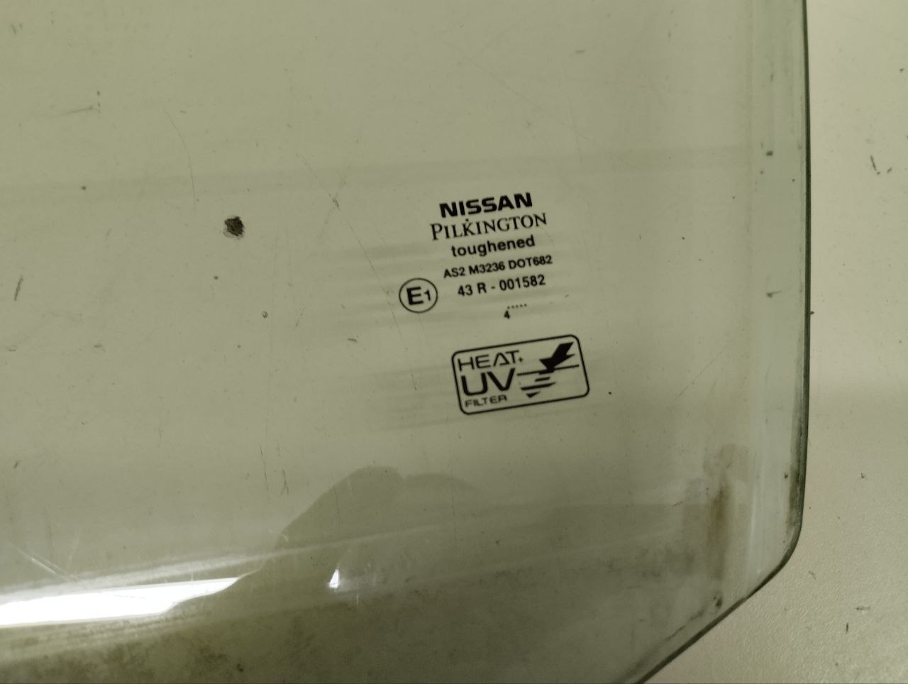 Стекло двери передней левой Nissan Almera (N16) 2000-2006 Стекло двери передней левой Nissan Almera (N16) 2000-2006