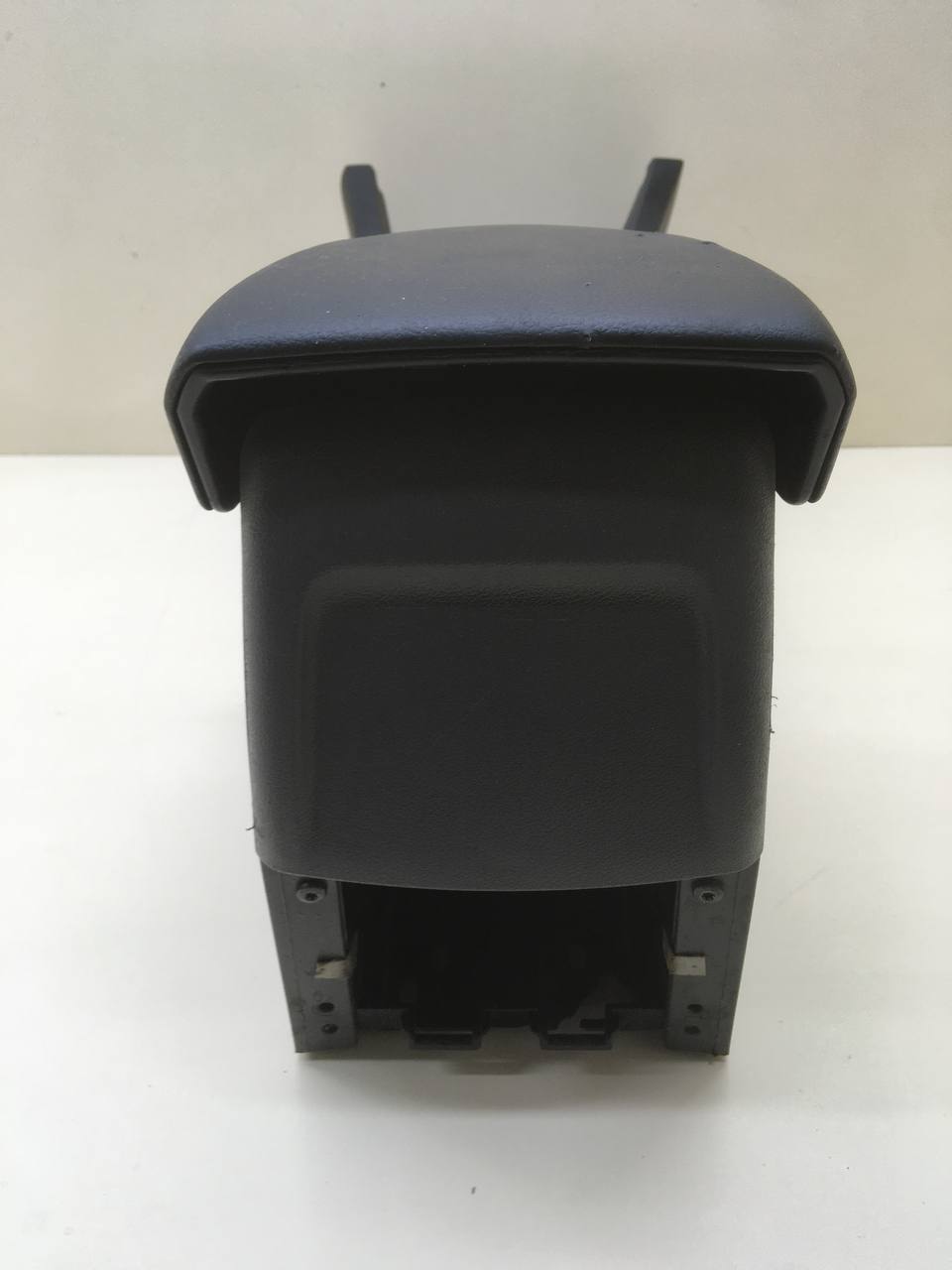 Консоль центральная Ford Focus 2 (DA) 2005-2008 Консоль центральная Ford Focus 2 (DA) 2005-2008