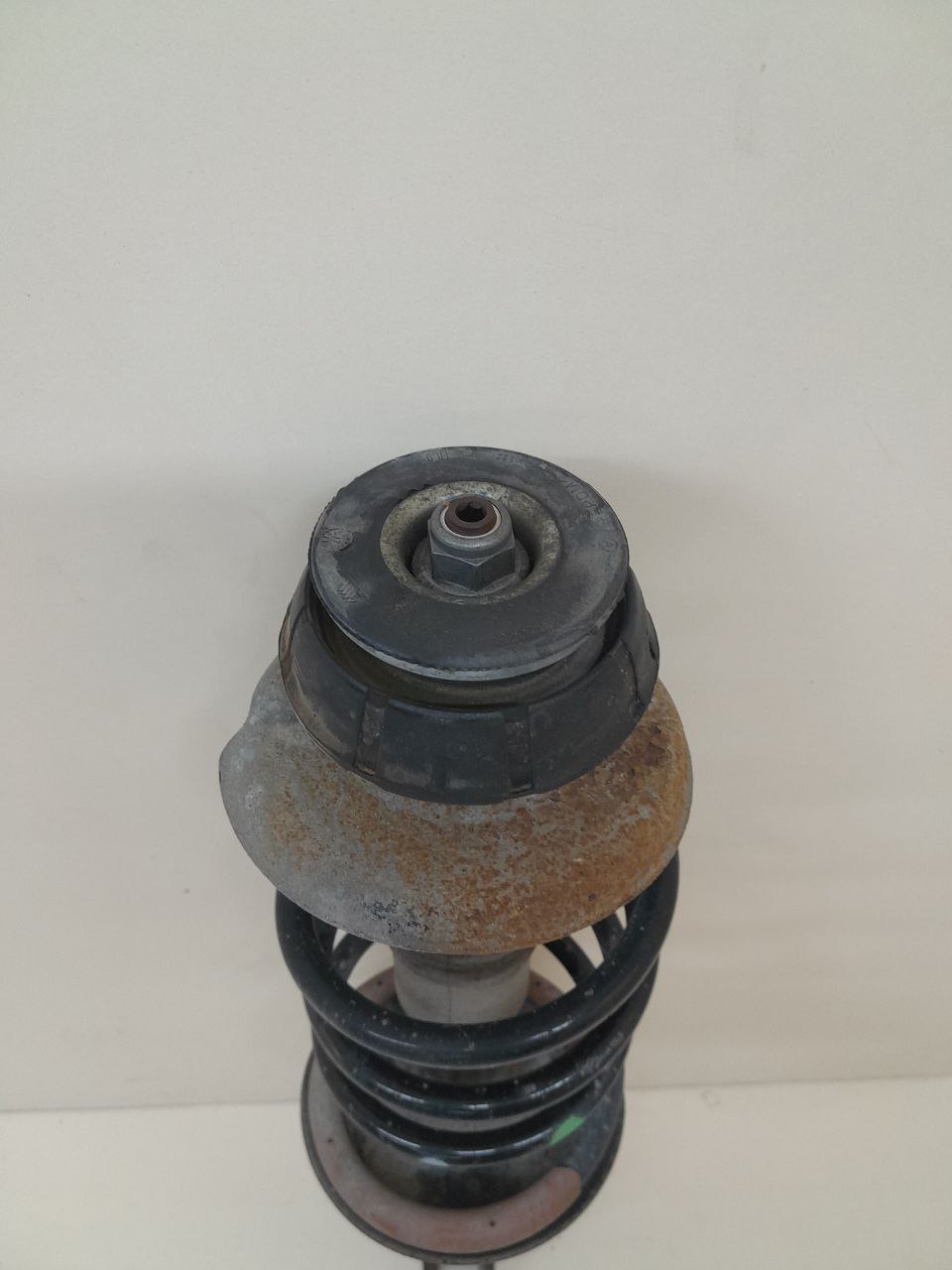 Амортизатор передний Renault Duster (HSA, HSM) 2012> Амортизатор передний Renault Duster (HSA, HSM) 2012>