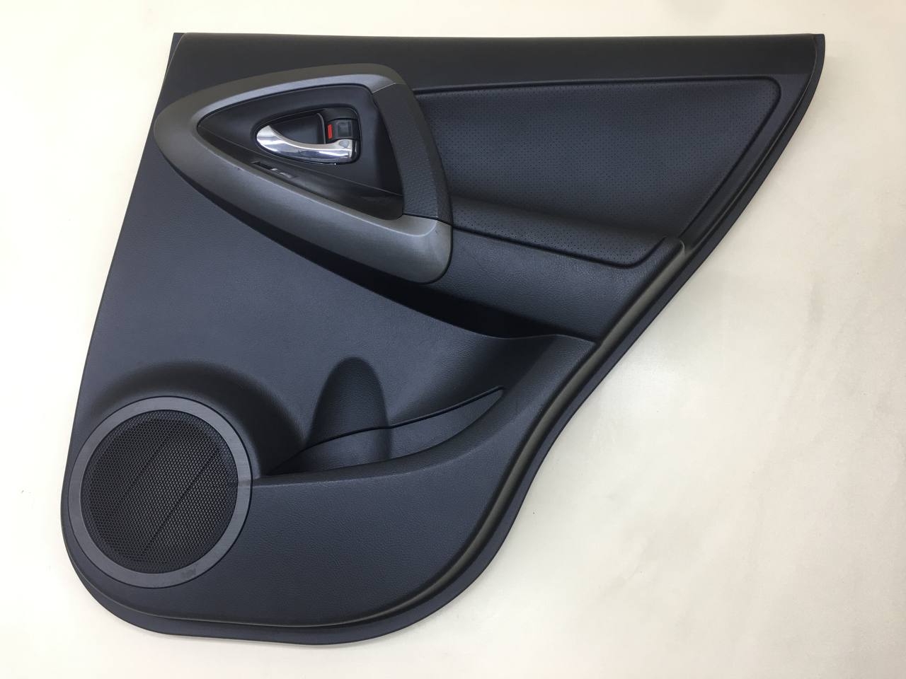 Обшивка двери задней правой Toyota Rav 4 (A30) 2006-2013