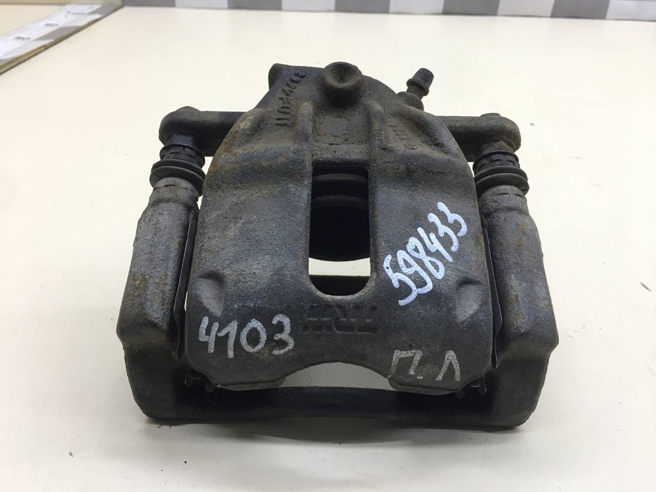 Суппорт передний левый Nissan Almera 3 (G11, G15) 2012>