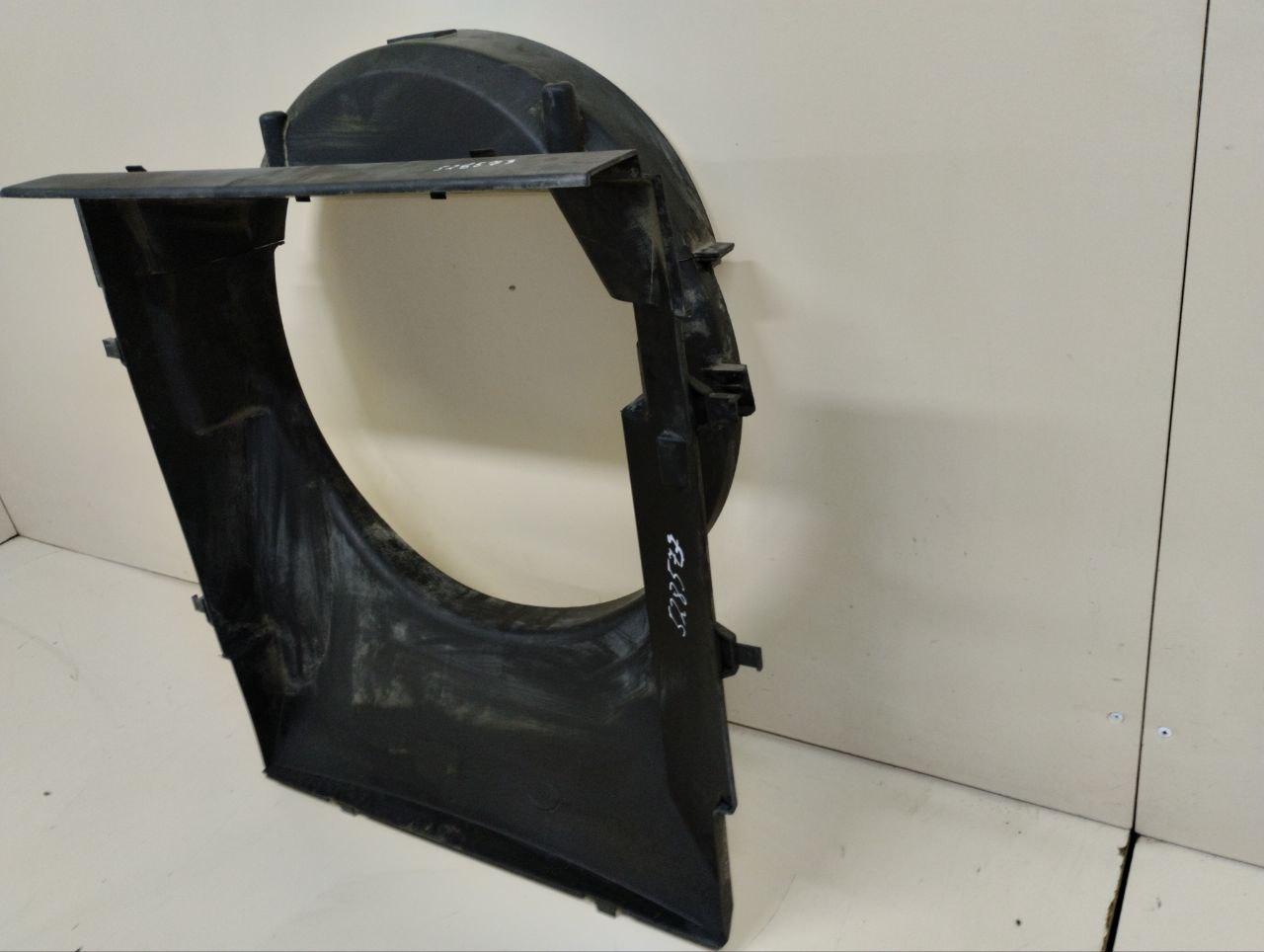 Кожух радиатора Land Rover Discovery 3 (L319) 2004-2009 Кожух радиатора Land Rover Discovery 3 (L319) 2004-2009