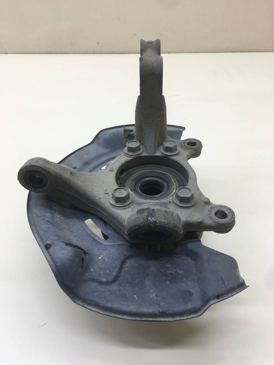 Кулак поворотный передний левый Toyota Rav 4 (A30) 2006-2013