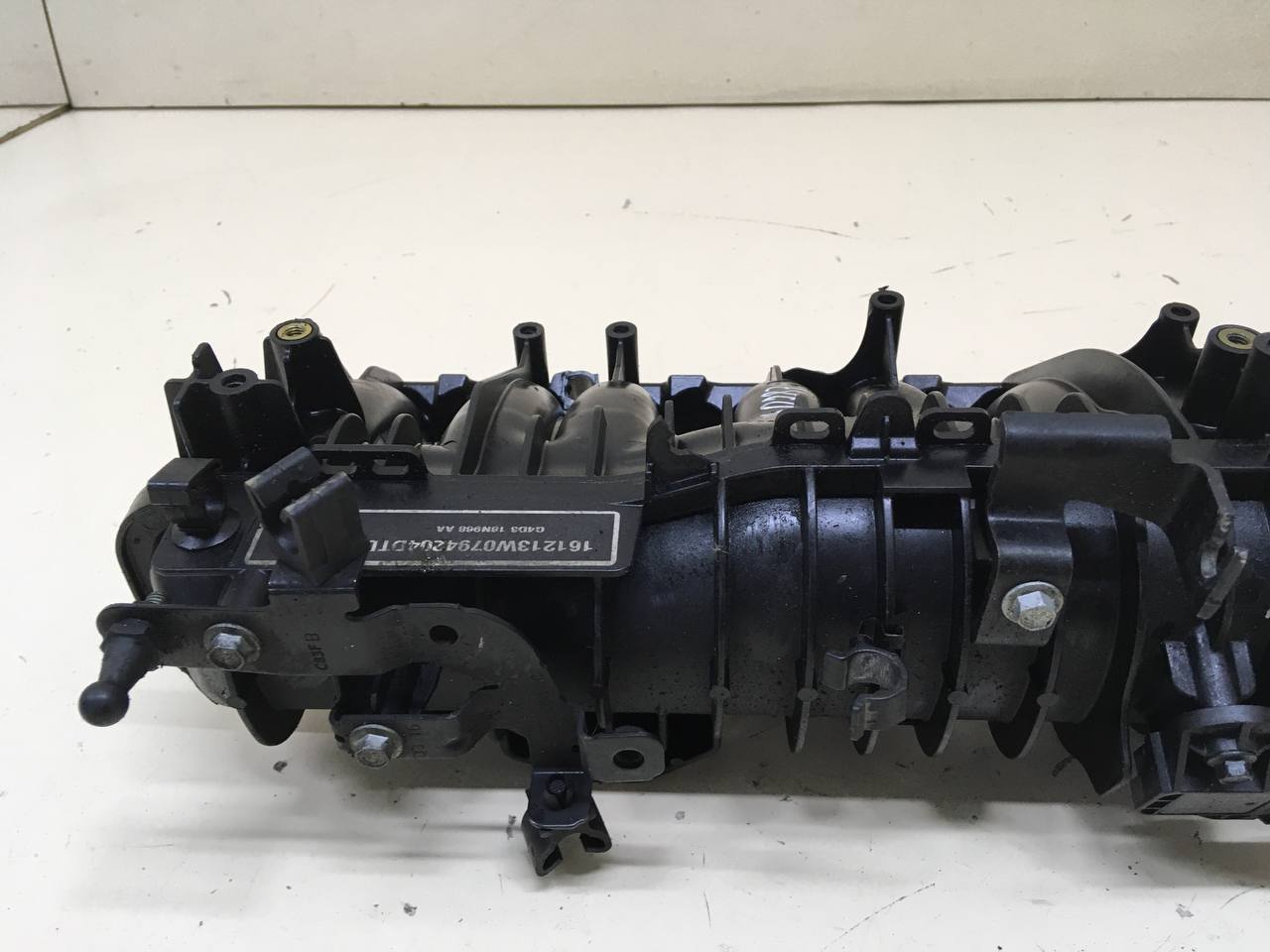 Коллектор впускной Jaguar XE (760) 2014-2021 Коллектор впускной Jaguar XE (760) 2014-2021