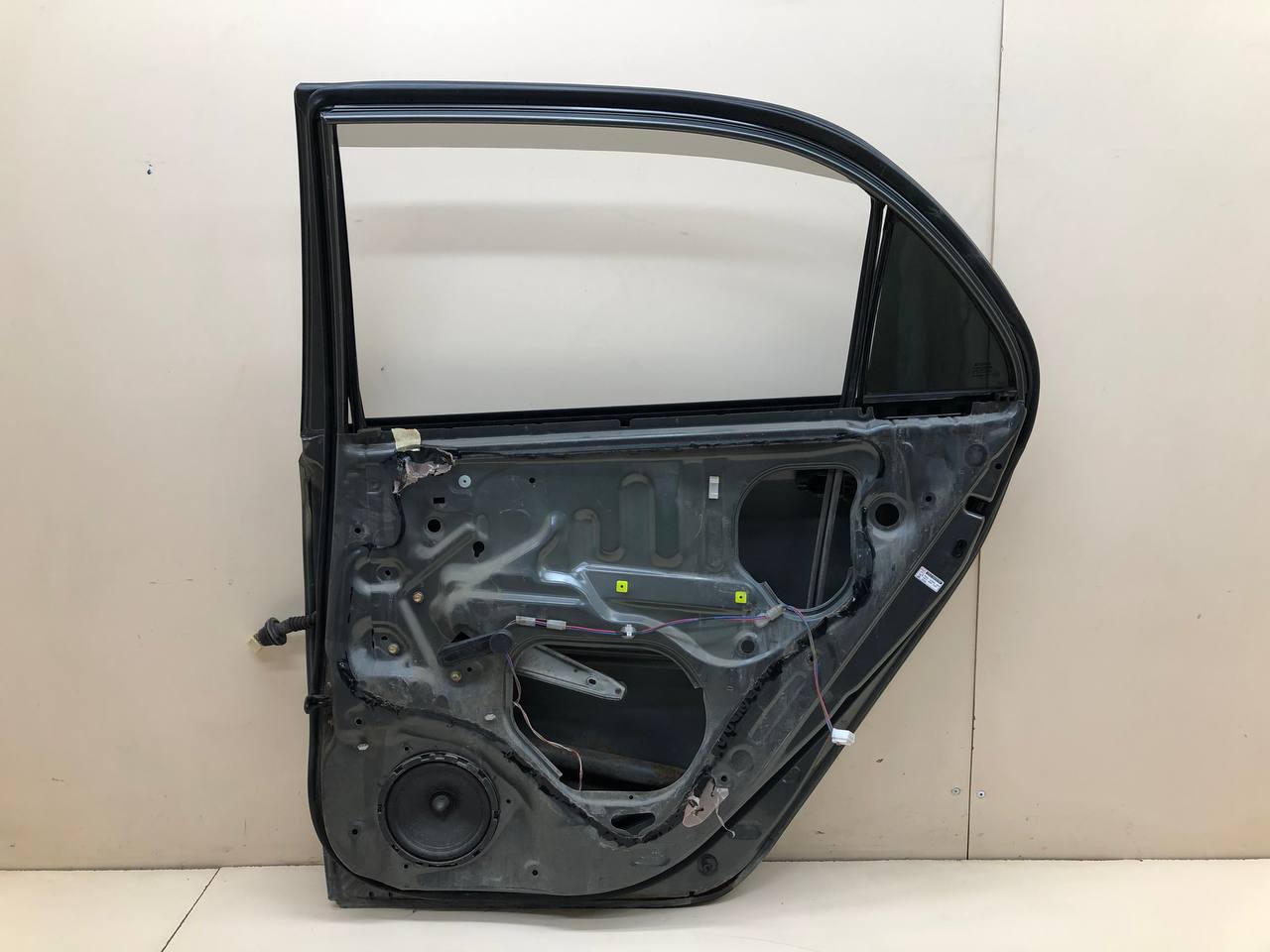 Дверь задняя правая Toyota Corolla E120 2001-2007