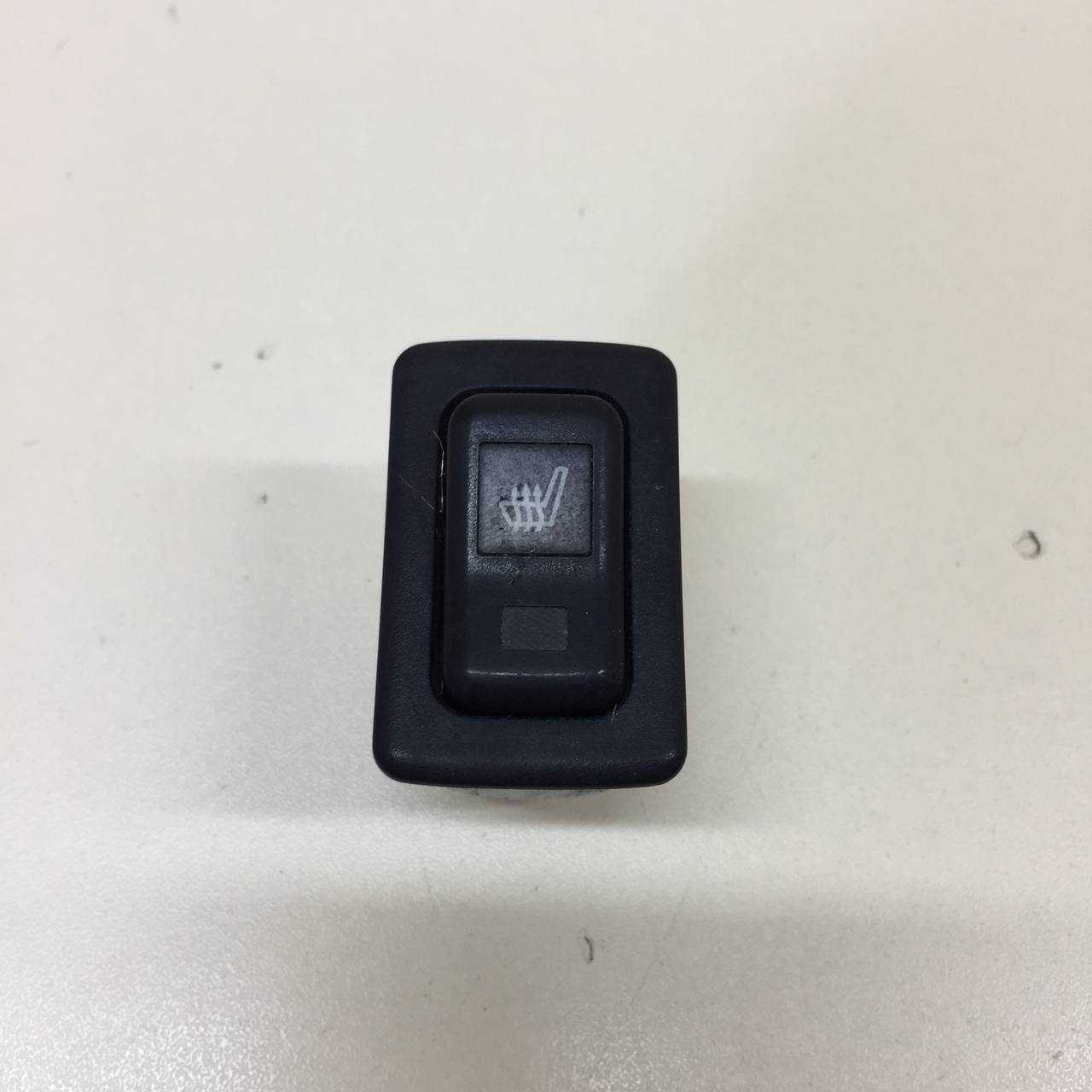 Кнопка обогрева сидений Mazda CX-7 (ER) 2006-2012
